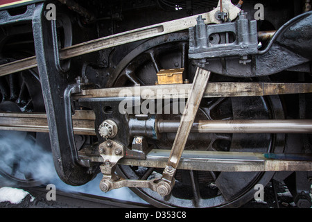 Locomotiva a vapore valvola ruote dentate e le bielle Foto Stock