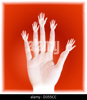 Una mano di un uomo con più le mani su ciascun dito. Foto Stock