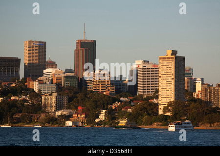 Nel tardo pomeriggio in luce l'Ufficio e gli edifici residenziali di Nord Sydney Australia Foto Stock