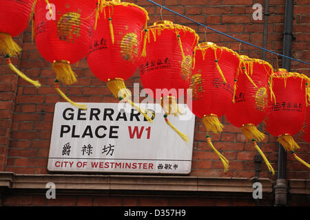 Londra, UK.10 Febbraio, 2013. Lanterne visto su Gerrard Place W1 Foto Stock