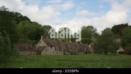 Diverse viste del villaggio storico in Cotswolds chiamato Bibury .Tourist Hotspot in Cotswolds vicino alla città chiamato Cirencester Foto Stock