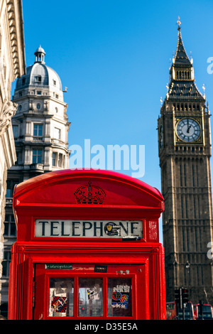 Telefono rosso box e il Big Ben Londra Inghilterra Gran Bretagna REGNO UNITO Foto Stock