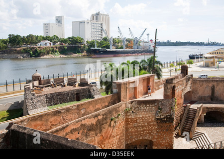 America, il mar dei Caraibi, isola Hispaniola, Repubblica dominicana, santo domingo città, rio ozama e Fortezza Ozama Foto Stock