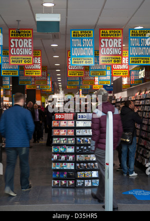 La chiusura della vendita di HMV i negozi e le strade del Lancashire città di Wigan, Regno Unito Foto Stock