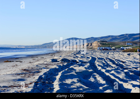 Campeggio su una spiaggia deserta in California come fosse ieri Foto Stock