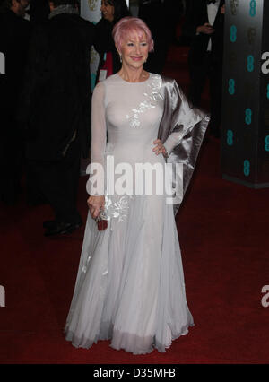 HELEN MIRREN EE BRITISH ACADEMY FILM AWARDS Londra Inghilterra Regno Unito 10 Febbraio 2013 Foto Stock