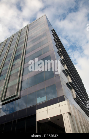 Riflessioni sul vetro di Edificio per uffici 50 Marcus Clarke St Civic Canberra Australia Foto Stock