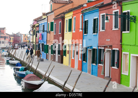 Colorfully case dipinte su Burano nella laguna di Venezia Italia Foto Stock