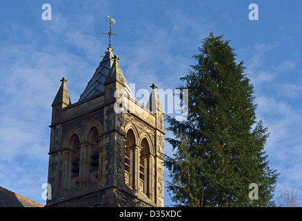 Dettaglio della torre. Carver Memorial Church, Bowness-on-Windermere, Parco Nazionale del Distretto dei Laghi, Cumbria, Inghilterra, Regno Unito. Foto Stock