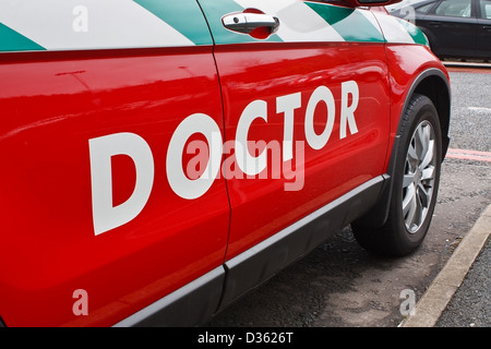 Un medici veicolo di emergenza per interventi urgenti di visite a domicilio Foto Stock