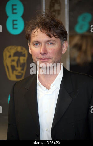 Direttore Kevin MacDonald arriva al EE British Academy Film Awards presso la Royal Opera House di Londra, Inghilterra, il 10 febbraio 2013. Foto: Hubert Boesl Foto Stock