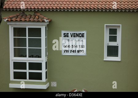 In vendita segno sulla proprietà in Tenerife, Isole Canarie, Spagna Foto Stock