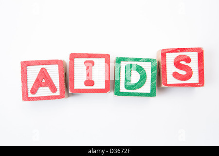 I blocchi di legno compitazione aids in verde e rosso Foto Stock