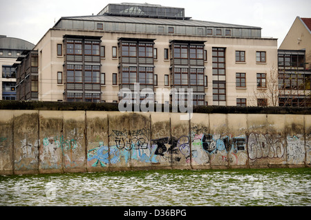 I resti del muro di Berlino, con graffiti su di esso, 2012 Foto Stock