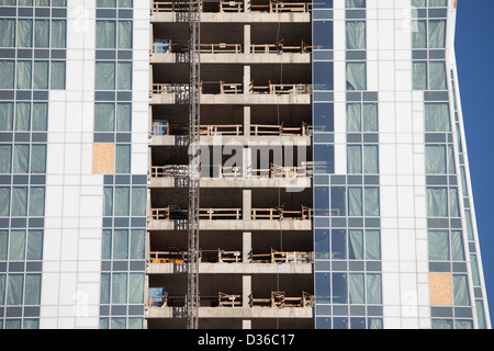Zloto 44, residenziali di lusso grattacielo in costruzione, progettato da Daniel Libeskind, al centro città, Varsavia, Polonia. Foto Stock