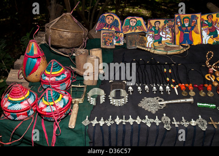 Pressione di stallo di souvenir, Ura Kidane Mihret monastero, il Lago Tana, Bahir Dar, Etiopia Foto Stock