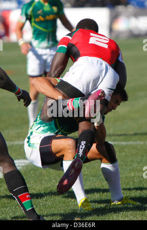 Las Vegas Nevada USA. Il 9 febbraio, 2013. Oscar OMA (2) del Kenya get up-terminato durante il giorno due di round 5 presso la HSBC Sevens serie mondiale di rugby al Sam Boyd Stadium di Las Vegas, Nevada. Foto Stock