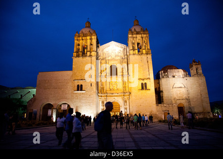 Santo Domingo de Guzman Chiesa di notte a Oaxaca - Messico Foto Stock