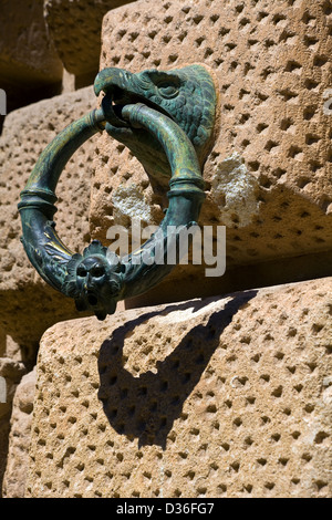 Aquila di bronzo in Secano Palazzo di Carlo V nell'Alhambra di Granada, Andalusia, Spagna Foto Stock