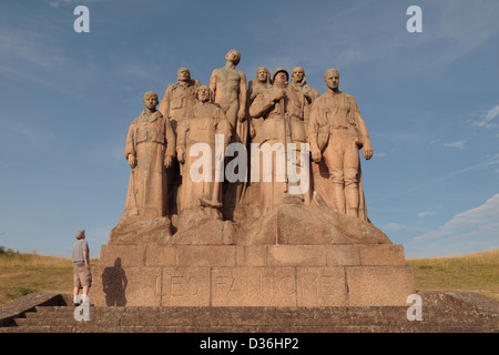 La Nazionale Francese Memoriale della Seconda battaglia della Marna, 'Les Fantomes', 'fantasmi', Butte de Chalmont, Francia. Foto Stock