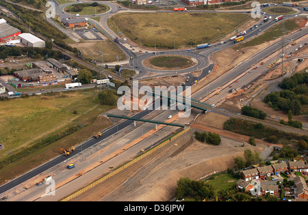 M6 autostrada a pedaggio in costruzione a Bridgtown UK. Vista aerea strade costruzione autostrade Gran Bretagna strada a pedaggio britannico svincolo infrastrutture autostrade Foto Stock