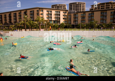 L'onda laguna e Medina Grand Darwin Waterfront Hotel, Darwin, NT, Australia Foto Stock