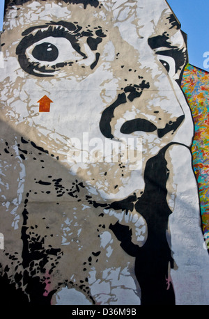 Giant graffiti street art di Jef Aerosol parte del 'grandi pareti' posto serie Stravinsky Parigi Francia Europa Foto Stock