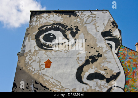 Giant graffiti street art di Jef Aerosol parte del 'grandi pareti' posto serie Stravinsky Parigi Francia Europa Foto Stock