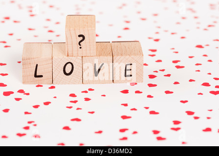 La parola amore fatta di blocchi di legno. Foto Stock