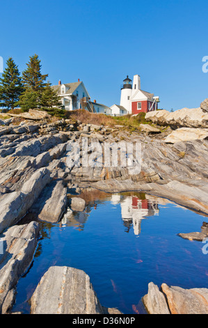 Faro al faro di Pemaquid e museo dei pescatori Pemaquid Point Maine USA Stati Uniti d'America Foto Stock