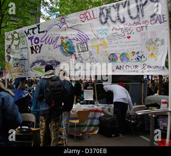 Dimostrazione e discorso contrastanti ideologie del 90% maggioranza e 1% più ricchi e la relativa economia, Park, STATI UNITI D'AMERICA Foto Stock