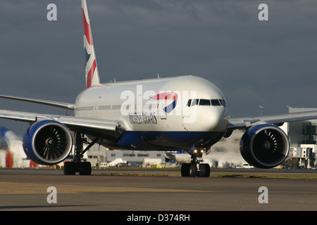 BRITISH AIRWAYS BOEING 777 200 IAG INTERNATIONAL AIRLINES GROUP Foto Stock