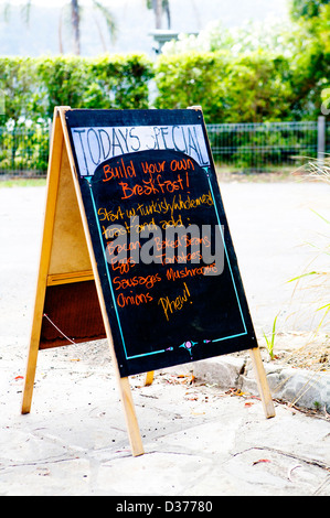 Segno dello store al di fuori del Café e il negozio al jetty di Isola Dangar NSW Australia Foto Stock