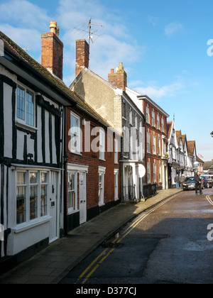Una fila di Tudor e stile Georgiano case nella città mercato di Framlingham Suffolk, Regno Unito Foto Stock