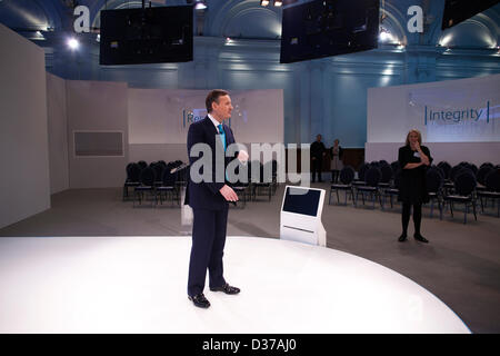 La Lindley Hall, Elverton Street, Londra, Regno Unito. Il 12 febbraio 2013. Immagine mostra Antony Jenkins Antony Jenkins, Group Chief Executive di Barclays davanti al suo riesame della strategia per la Barclays oggi a Londra come Barclays ha pubblicato il suo tanto atteso revisione strategica in cui essa stabilisce i piani per la drammaticamente slim giù il business ed il taglio di 3.700 posti di lavoro, in uno sforzo per dare un taglio netto da scandali che hanno travolto il mutuante negli ultimi mesi. Credito: Jeff Gilbert / Alamy Live News Foto Stock