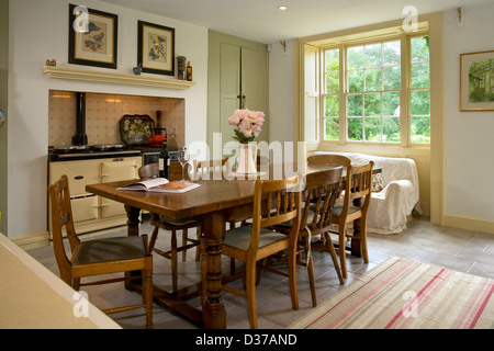 Una tradizionale casa colonica in stile con cucina aga cooker.. Foto Stock