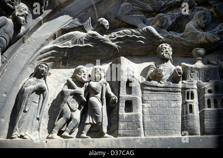 Sculture medievali dal portale sud della cattedrale gotica basilica di Saint Denis Basilique ( Saint-Denis ) Parigi Francia Foto Stock