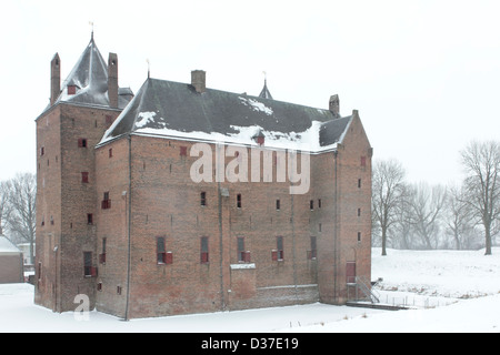 Castello Loevestein in inverno nei Paesi Bassi Foto Stock