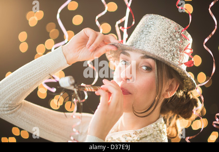 La donna per celebrare il capodanno Foto Stock