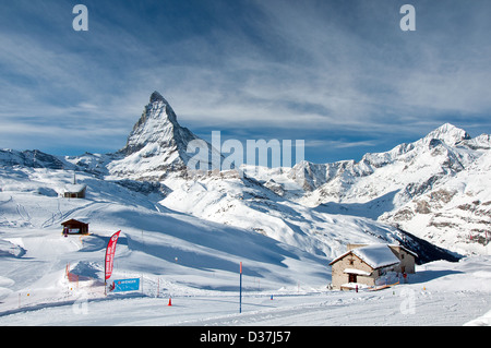 Il Cervino in una giornata di sole in inverno Foto Stock