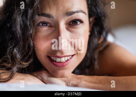 Close up di donna faccia sorridente Foto Stock