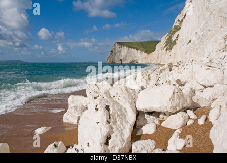 Guardando ad ovest verso la bat la testa da un punto di vista vantaggioso sotto Swyre testa su la costa del Dorset Foto Stock