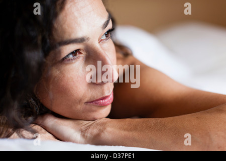 Close up di donna faccia gravi Foto Stock