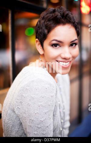 Close up di donna faccia sorridente Foto Stock