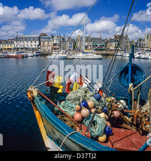 Barca da pesca ormeggiate nel porto di Paimpol Bretagna Francia Foto Stock
