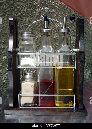 Ampolla sul tavolo nel ristorante in Santa Cruz de Tenerife, Isole Canarie, Spagna Foto Stock