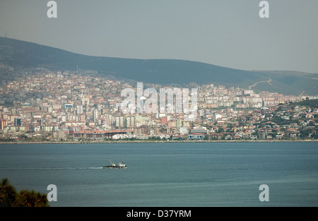 Vista da Heybeliada al quartiere di Istanbul Pendik, Tuerkei Foto Stock