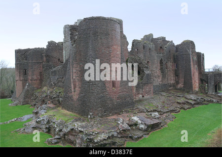 Goodrich Castello dal sentiero pubblico, Wye Valley, Herefordshire, Inghilterra, Gran Bretagna, Regno Unito, Gran Bretagna, Europa Foto Stock