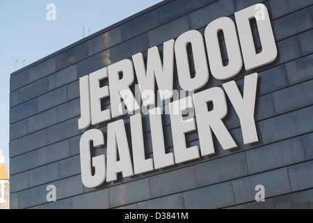 La galleria Jerwood, un moderno museo di arte inglese situato sulla Stade in Hastings Old Town Foto Stock