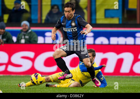 Yuto Nagatomo (Inter), Perparim Hetemaj (Chievo), 10 febbraio 2013 - Calcio : Italiano 'Serie A' match tra Inter e Milan 3-1 Chievo Verona a Stadio Giuseppe Meazza di Milano, Italia. (Foto di Maurizio Borsari/AFLO) Foto Stock